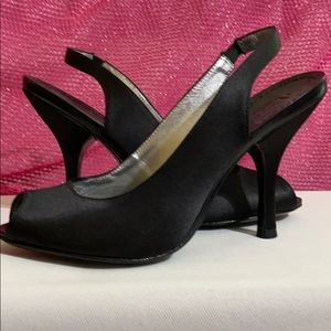 BCBGMAXAZRIA BLACK SATIN SLINGBACKS